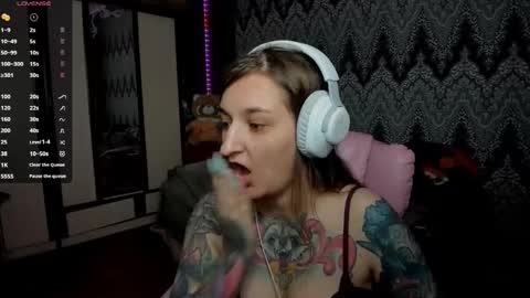 Snapshot of alexracc00n chatting on December 6, 11:47 pm Alex online show from December 6, 11:47 pm