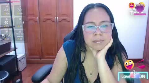 Snapshot of alexxandra20 chatting on October 17, 4:04 am alexa online show from October 17, 4:04 am