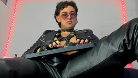 Snapshot of alexxx_savage chatting on November 5, 4:23 am Alexander online show from November 5, 4:23 am