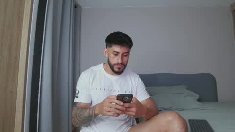 Snapshot of alexxxmachine chatting on October 26, 10:58 pm Alex freelance model instagram alex b229 online show from October 26, 10:58 pm