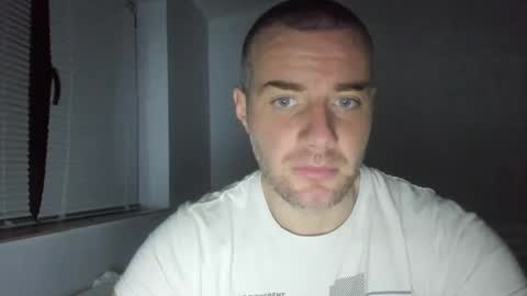 alfiesolomons87 online show from December 5, 8:44 pm