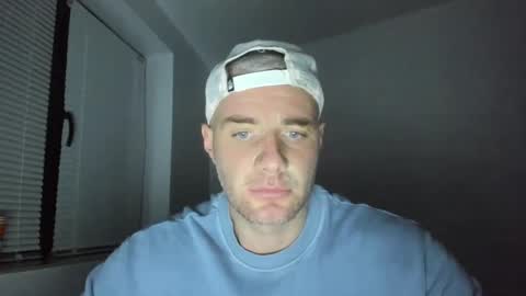 alfiesolomons87 online show from December 13, 8:15 pm