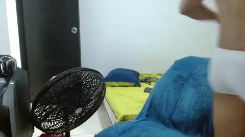 Snapshot of alfred_cantillo chatting on October 23, 6:45 am alfred_cantillo online show from October 23, 6:45 am