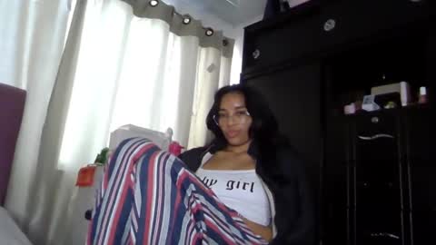 Snapshot of alia054 chatting on December 2, 3:36 pm Alia online show from December 2, 3:36 pm