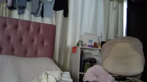 Snapshot of alia054 chatting on December 3, 12:38 pm Alia online show from December 3, 12:38 pm