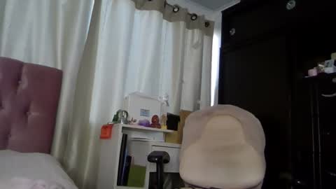 Snapshot of alia054 chatting on December 4, 12:25 pm Alia online show from December 4, 12:25 pm