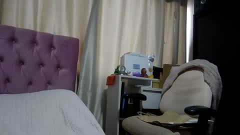 Snapshot of alia054 chatting on December 9, 1:02 pm Alia online show from December 9, 1:02 pm