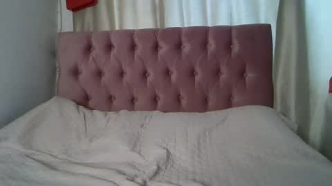 Snapshot of alia054 chatting on December 10, 6:49 pm Alia online show from December 10, 6:49 pm