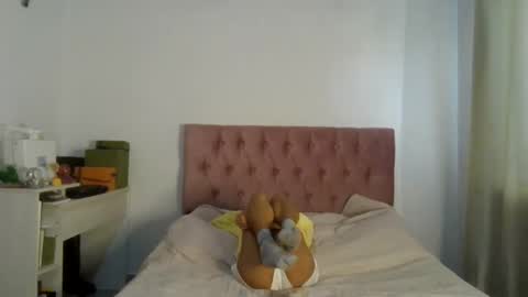 Snapshot of alia054 chatting on January 21, 4:05 pm Alia online show from January 21, 4:05 pm