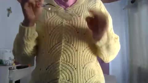 Snapshot of alia054 chatting on January 25, 4:03 pm Alia online show from January 25, 4:03 pm