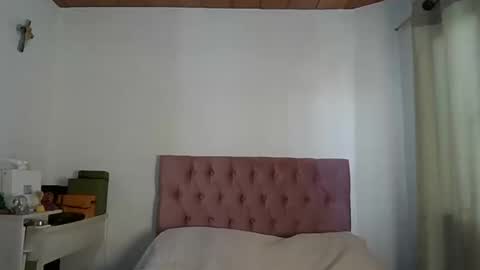 Snapshot of alia054 chatting on February 4, 3:47 pm Alia online show from February 4, 3:47 pm