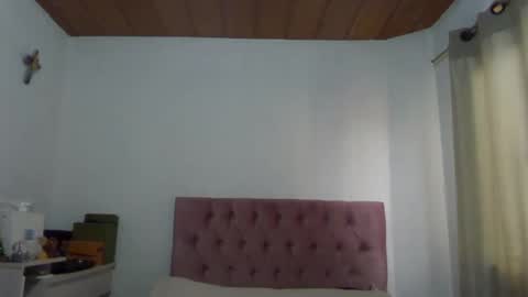 Snapshot of alia054 chatting on February 5, 1:00 pm Alia online show from February 5, 1:00 pm