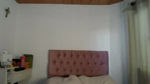 Snapshot of alia054 chatting on February 10, 3:53 pm Alia online show from February 10, 3:53 pm