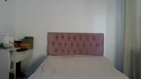 Snapshot of alia054 chatting on February 11, 12:37 pm Alia online show from February 11, 12:37 pm