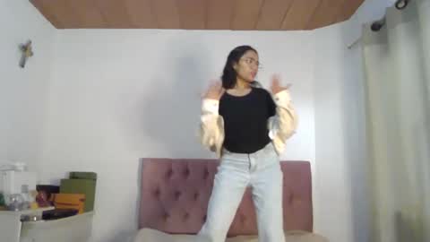 Snapshot of alia054 chatting on February 11, 3:51 pm Alia online show from February 11, 3:51 pm