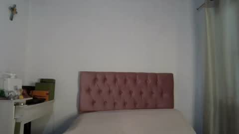 Snapshot of alia054 chatting on February 14, 12:47 pm Alia online show from February 14, 12:47 pm