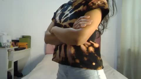 Snapshot of alia054 chatting on February 17, 3:53 pm Alia online show from February 17, 3:53 pm