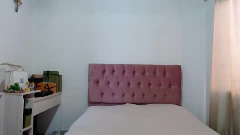 Snapshot of alia054 chatting on October 1, 12:00 pm Alia online show from October 1, 12:00 pm