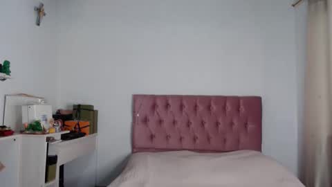 Snapshot of alia054 chatting on October 4, 12:25 pm Alia online show from October 4, 12:25 pm