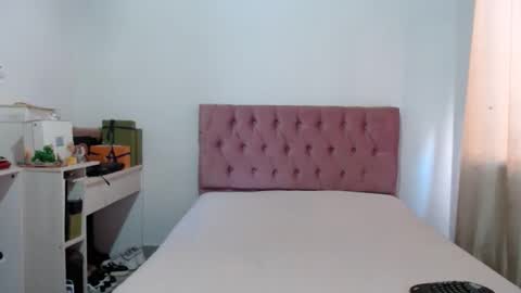 Snapshot of alia054 chatting on October 15, 12:27 pm Alia online show from October 15, 12:27 pm