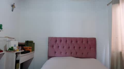 Snapshot of alia054 chatting on October 27, 12:31 pm Alia online show from October 27, 12:31 pm