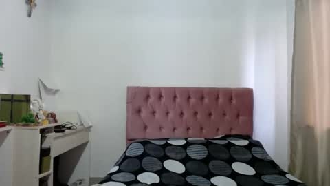 Snapshot of alia054 chatting on October 31, 11:44 am Alia online show from October 31, 11:44 am