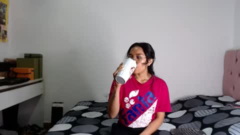 Snapshot of alia054 chatting on November 19, 1:11 pm Alia online show from November 19, 1:11 pm