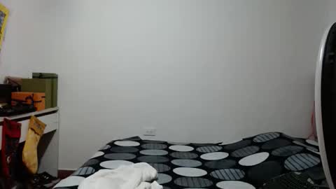 Snapshot of alia054 chatting on December 1, 12:10 pm Alia online show from December 1, 12:10 pm