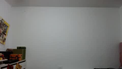 Snapshot of alia054 chatting on December 3, 12:03 pm Alia online show from December 3, 12:03 pm