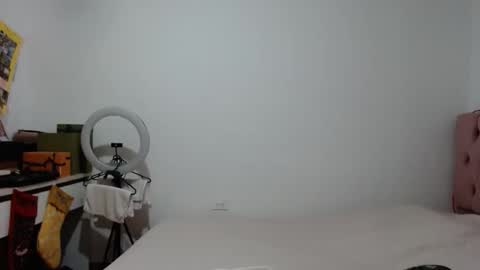 Snapshot of alia054 chatting on December 16, 12:21 pm Alia online show from December 16, 12:21 pm