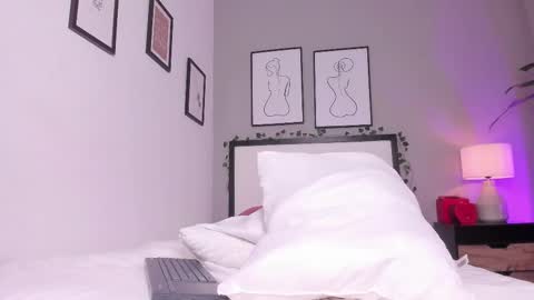 Snapshot of alia_rodriguez_ chatting on March 10, 8:23 pm  Alia Rodriguez  online show from March 10, 8:23 pm