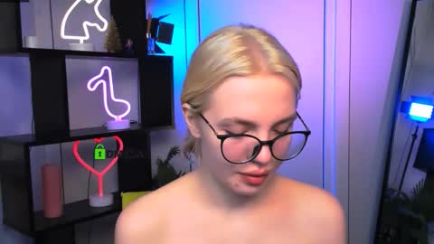 alia skay online show from December 22, 5:59 am