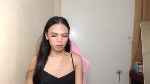 Snapshot of aliahadams chatting on December 12, 6:47 am ALIAH online show from December 12, 6:47 am