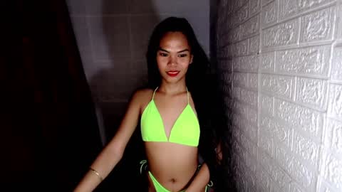 Snapshot of aliahadams chatting on March 6, 7:57 am ALIAH online show from March 6, 7:57 am