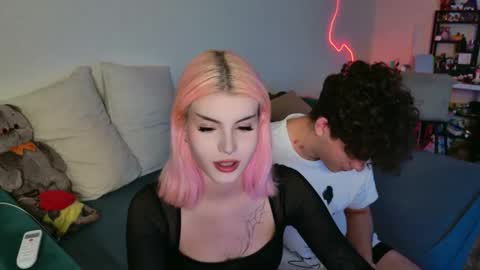 Snapshot of alice118james chatting on September 16, 6:31 pm alice and james online show from September 16, 6:31 pm