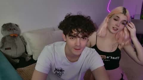 Snapshot of alice118james chatting on September 25, 6:39 am alice and james online show from September 25, 6:39 am