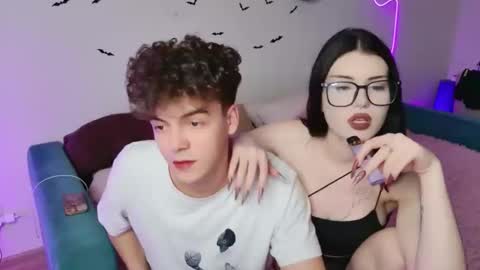 Snapshot of alice118james chatting on November 6, 11:22 am alice and james online show from November 6, 11:22 am