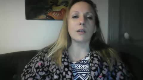 Snapshot of alice8363 chatting on December 27, 6:31 pm Alice online show from December 27, 6:31 pm