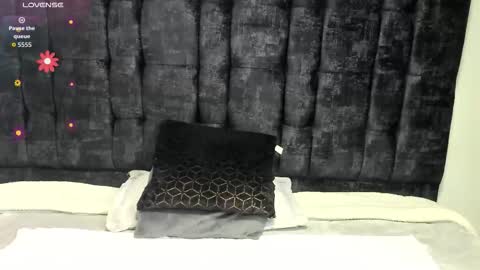 Snapshot of alice__morgan_ chatting on December 5, 12:03 pm Alice online show from December 5, 12:03 pm