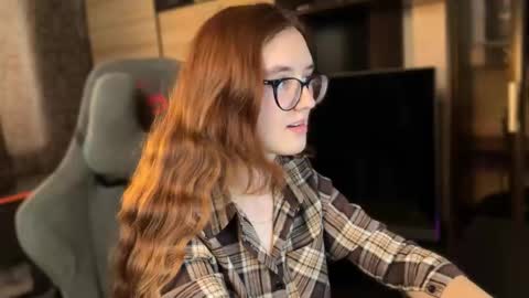 Snapshot of alice_alarcon chatting on October 18, 9:21 am Hey Im Alice online show from October 18, 9:21 am