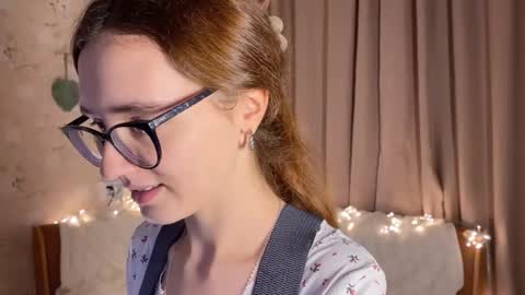 Snapshot of alice_alarcon chatting on November 15, 10:37 pm Hey Im Alice online show from November 15, 10:37 pm