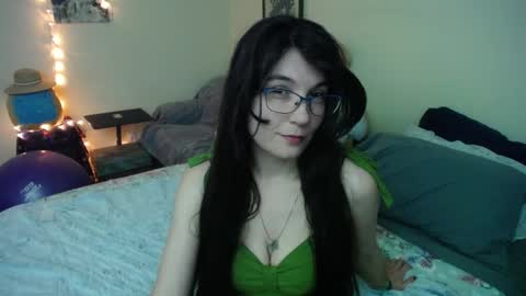 Snapshot of alice_asks chatting on November 23, 4:56 am Alice Asks online show from November 23, 4:56 am