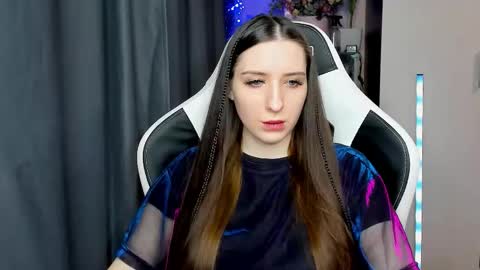 Snapshot of alice_bailey chatting on December 16, 12:54 pm Alice online show from December 16, 12:54 pm