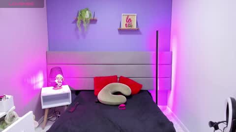 alice_brookss_ online show from January 29, 5:13 pm