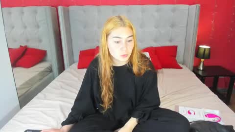 Snapshot of alice_clark13 chatting on November 3, 3:35 pm Alis online show from November 3, 3:35 pm