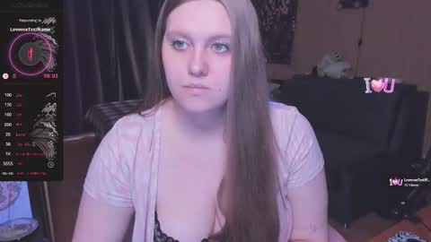 Snapshot of alice_dreamgirl_ chatting on October 3, 9:06 am Alice 3 online show from October 3, 9:06 am