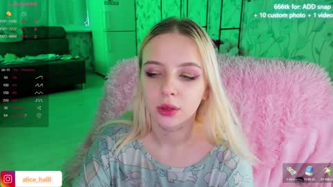Snapshot of alice_halle chatting on December 14, 7:51 am alice_halle online show from December 14, 7:51 am