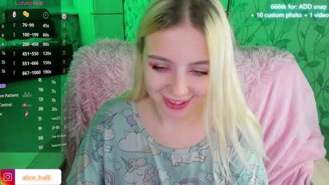 Snapshot of alice_halle chatting on December 15, 10:39 am alice_halle online show from December 15, 10:39 am