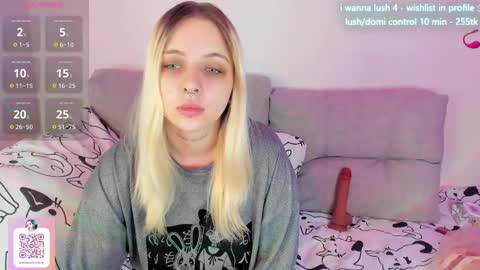 Snapshot of alice_halle chatting on March 11, 7:58 am alice_halle online show from March 11, 7:58 am