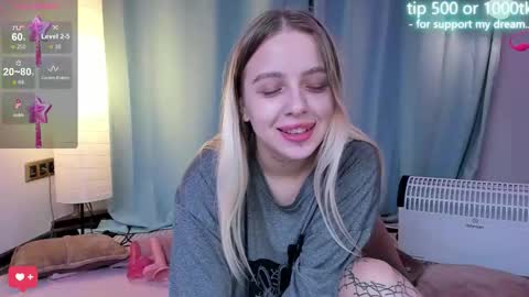 Snapshot of alice_halle chatting on September 24, 3:54 am alice_halle online show from September 24, 3:54 am